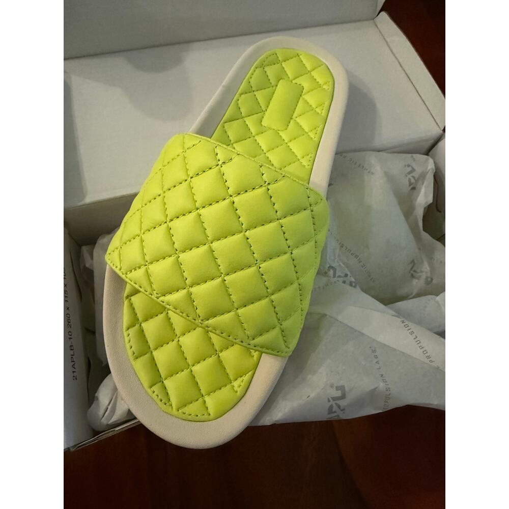 New Women’s APL  Lusso leather slides energy pristine size 6 - Picture 2 of 4